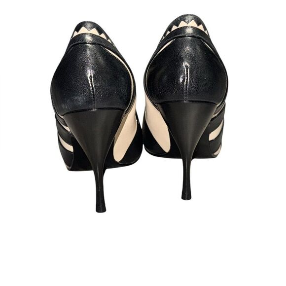AUTHENTIC BOTTEGA VENETA leather ivory & black POINTED TOE pointed pumps size 38 - Picture 7 of 10
